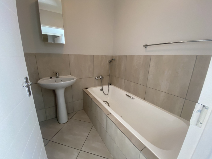 To Let 2 Bedroom Property for Rent in Buh Rein Estate Western Cape
